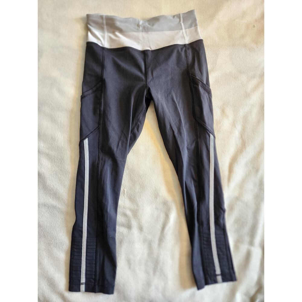 Lululemon Size 6 Run: Back On Track Crop Leggings 22" Black White Silver Pockets - Picture 3 of 7
